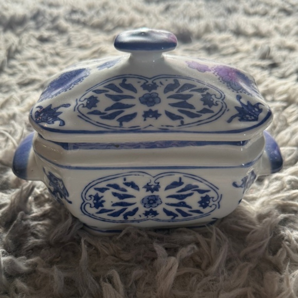 Chinese Canton  Blue & White Porcelain Trinket Covered Dish 1940s Wa Lee